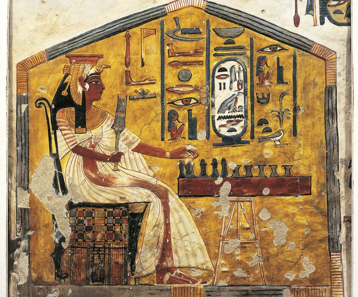 Egypt, Thebes, Luxor, Valley of Queens, Tomb of Nefertari, detail of antechamber frescoes, Queen Nefertari playing Senet