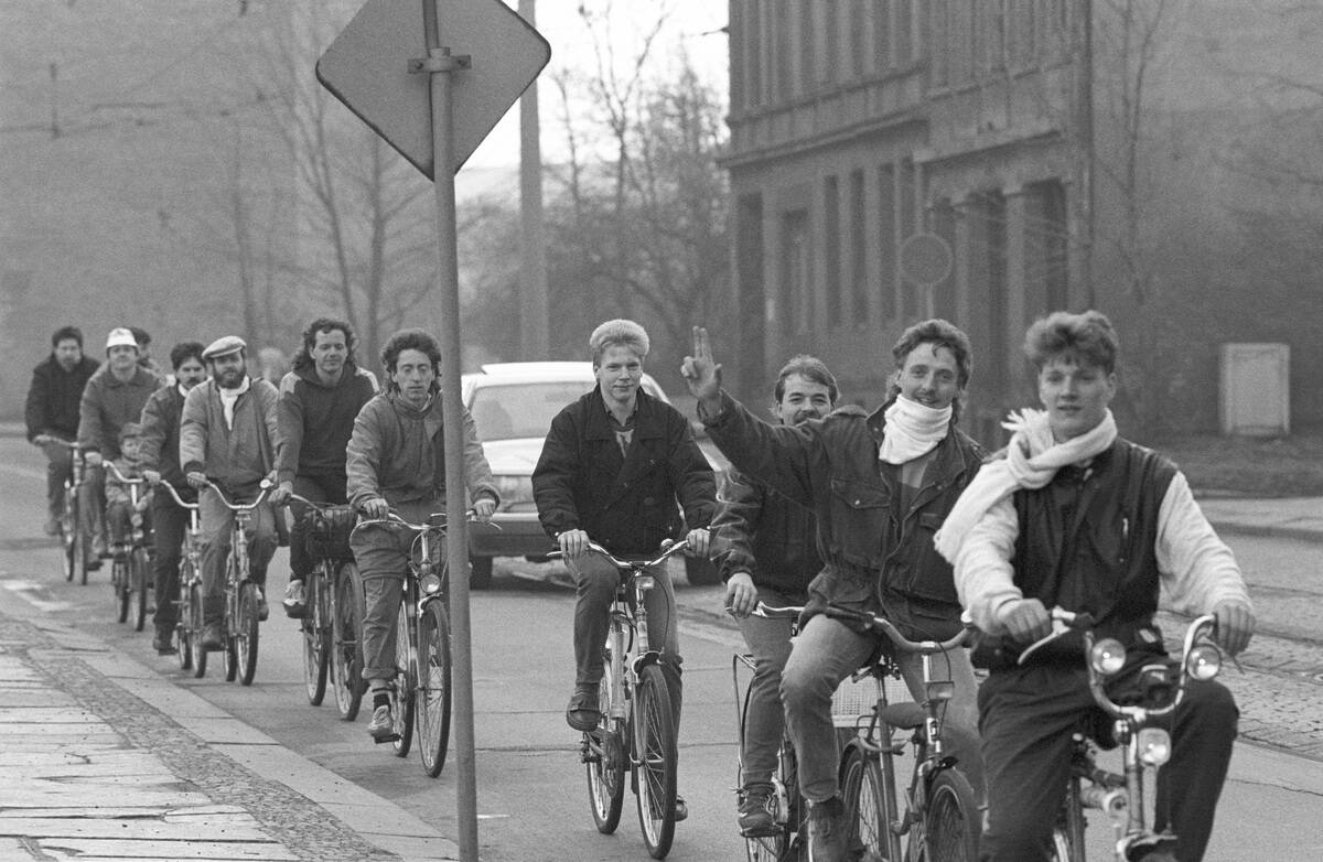 GDR - protest on bicycles Some 20 citizens from Leipzig / East Germany were demonstrating for their exit permit to West Germany