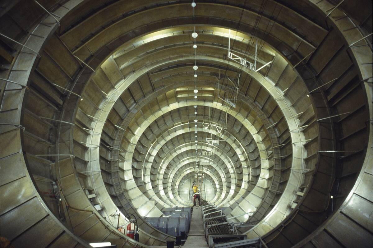 Howard Hughes Spruce Goose leaving Original Hanger