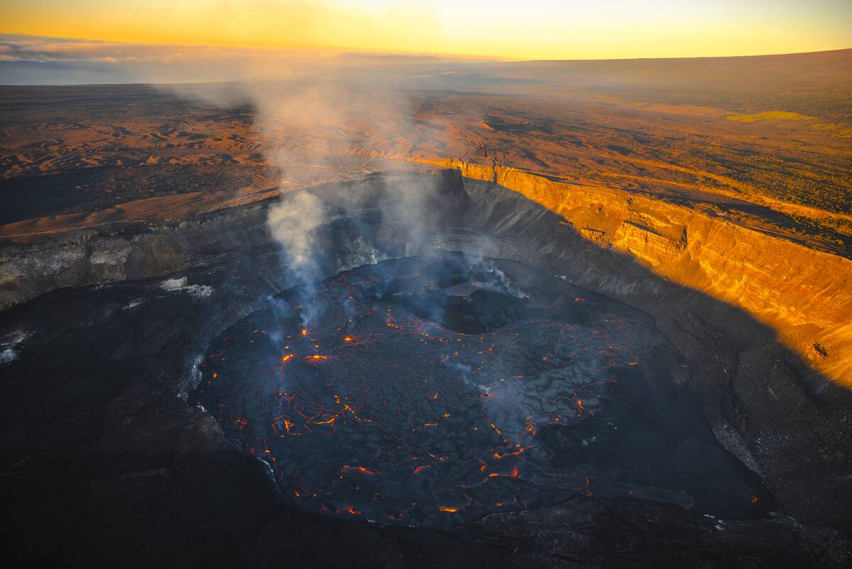 Kilauea Erupts In Hawaii Volcanoes National Park On Big Island Of Hawaii