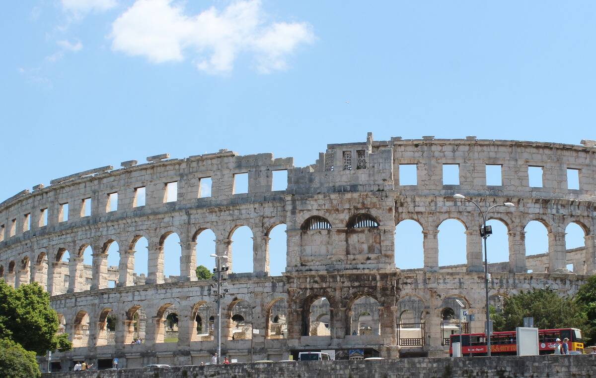 Kroatien Istrien Pula Ansicht Stadtansicht Kolosseum römisches Amphitheater sechstgrößte römische Arena der Welt Kolosseum