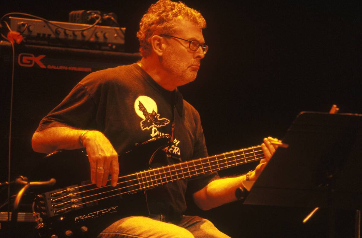 Photo of MUSCLE SHOALS BAND and David HOOD (Bass)