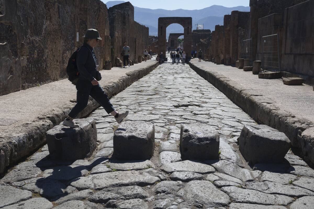 Pompeii Stepping Stone Tourist