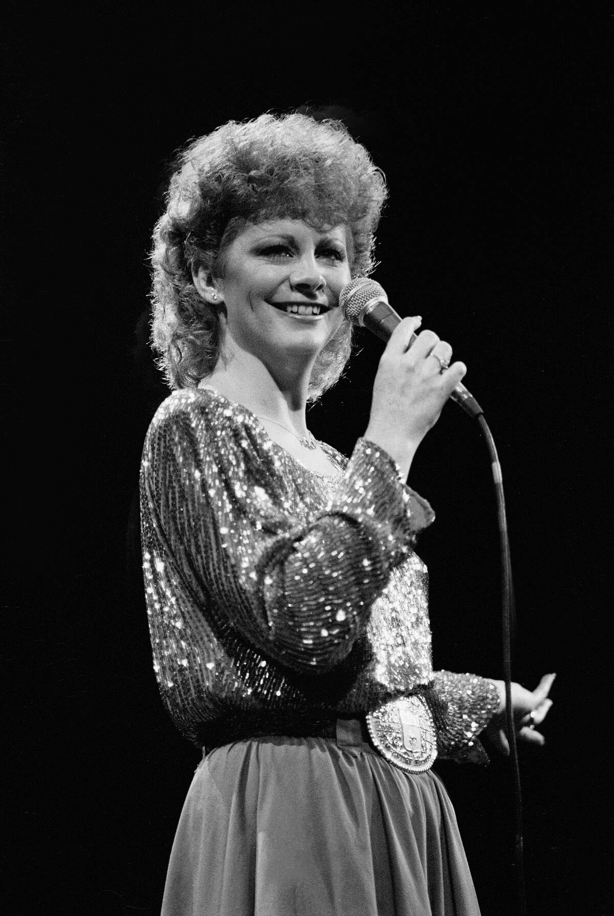 Reba McEntire Performing