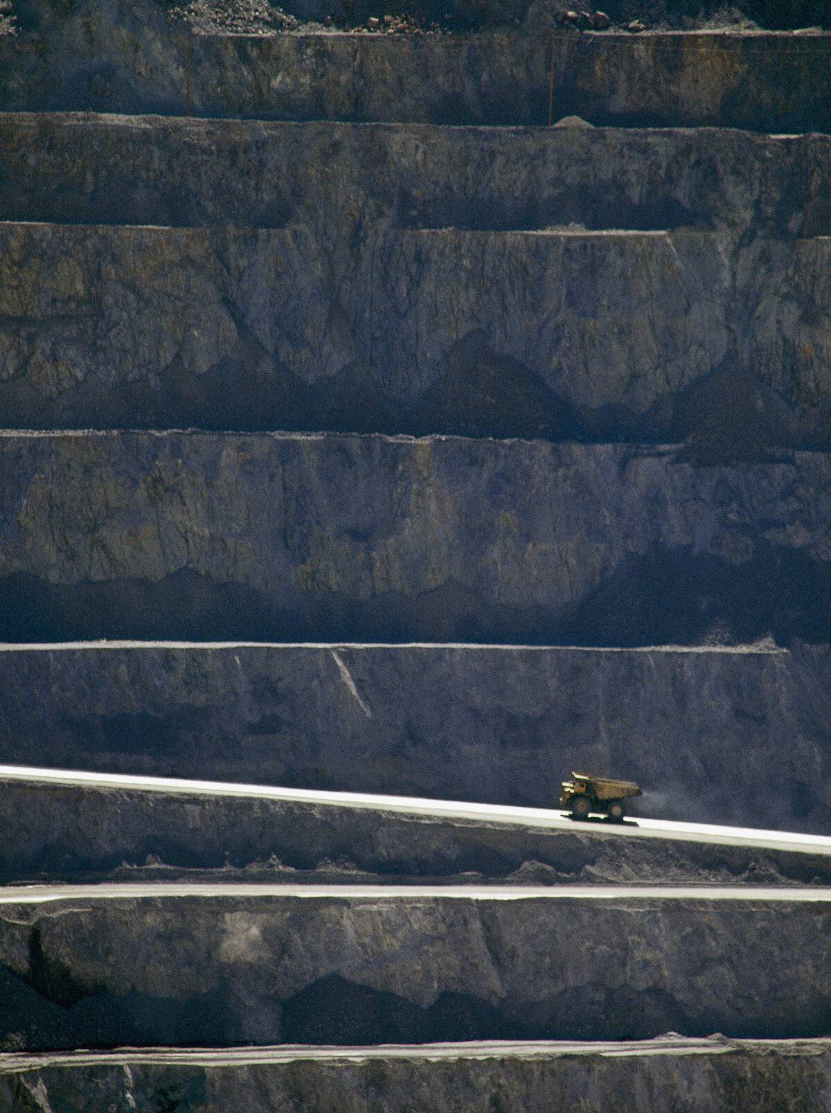 Rigid 200t dumper truck. Kennecott Bingham Canyon copper and gold mine, the biggest hole in the world. Salt Lake City, Utah, USA.