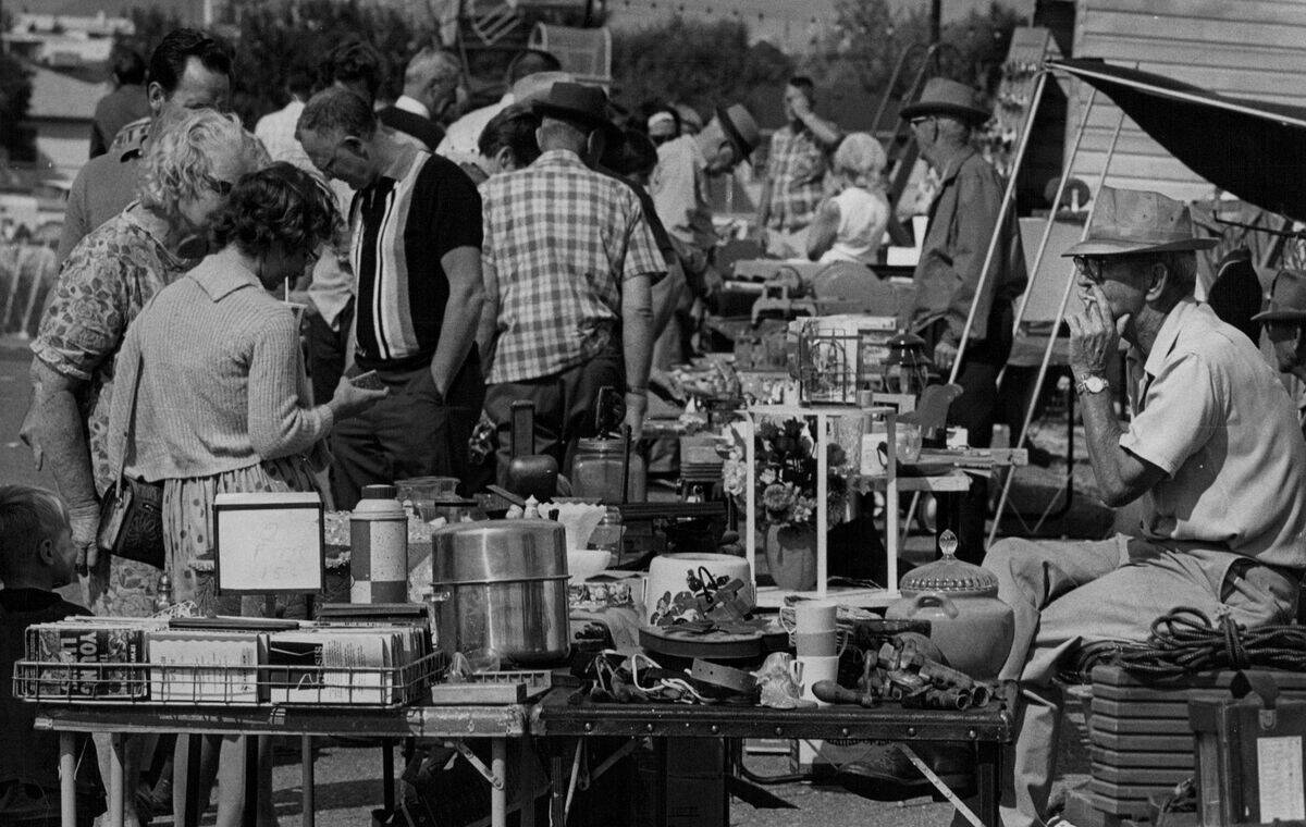 SEP 21 1969, SEP 22 1969, SEP 23 1969, SEP 24 1969; The lineup of stands includes a wide variety of