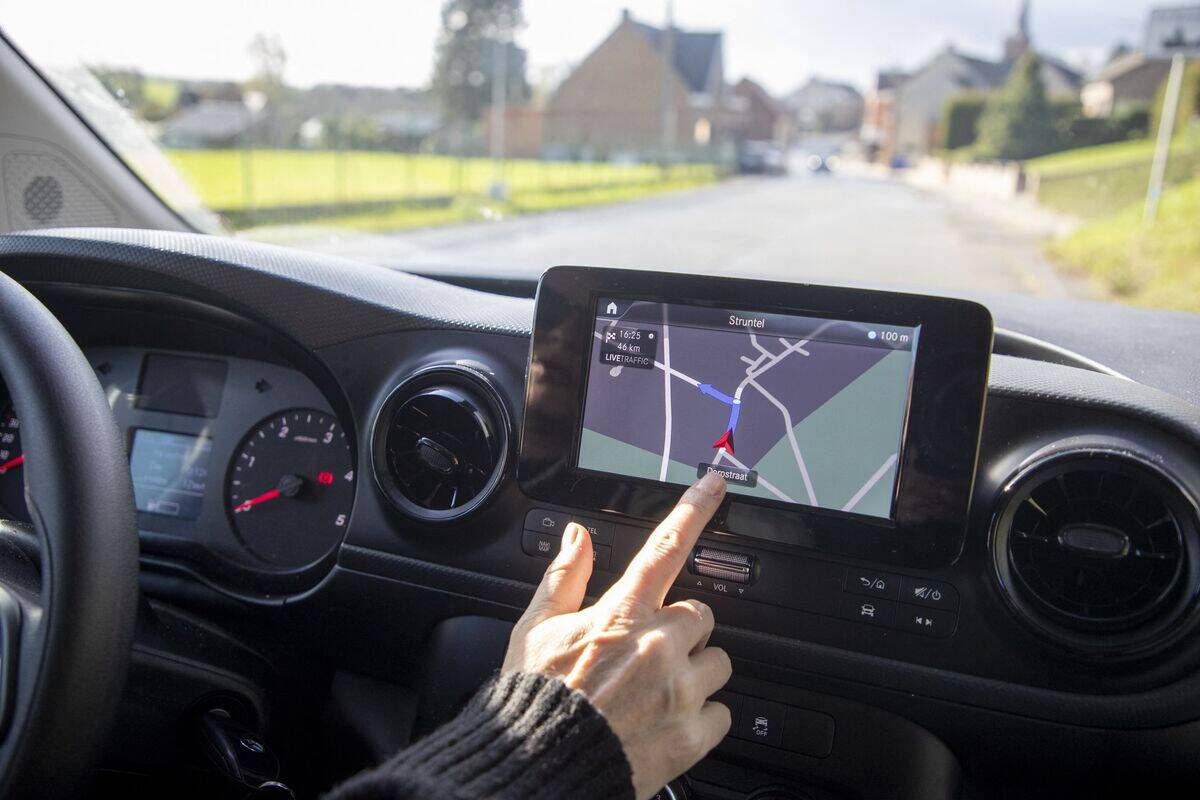 TRAFFIC GPS NAVIGATION ILLUSTRATION