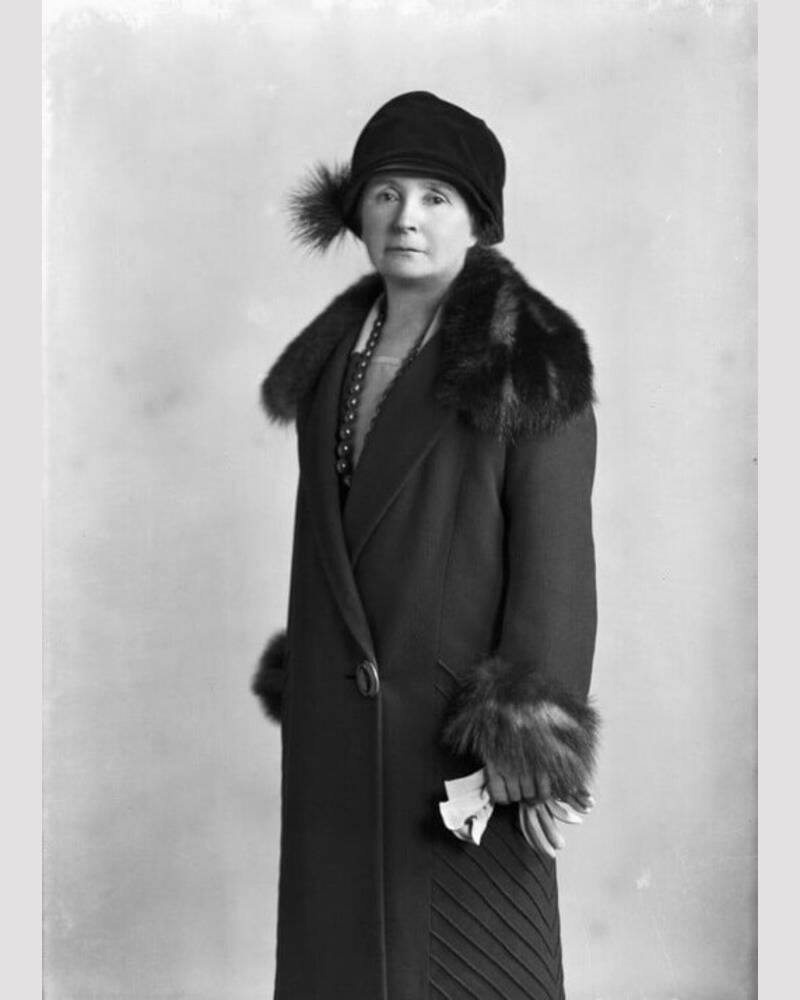 512px-Mary_Proctor_04 (1)