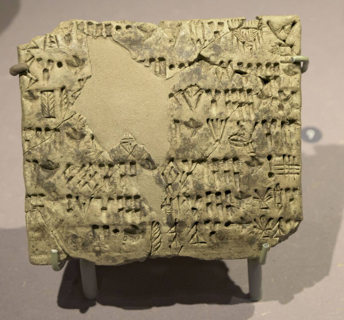 Clay_Tablet_3000_BCE_Tappeh_Yahya_Iran_01