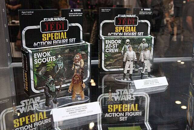 Ewoks_and_AT-ST_Drivers_(7865108236)