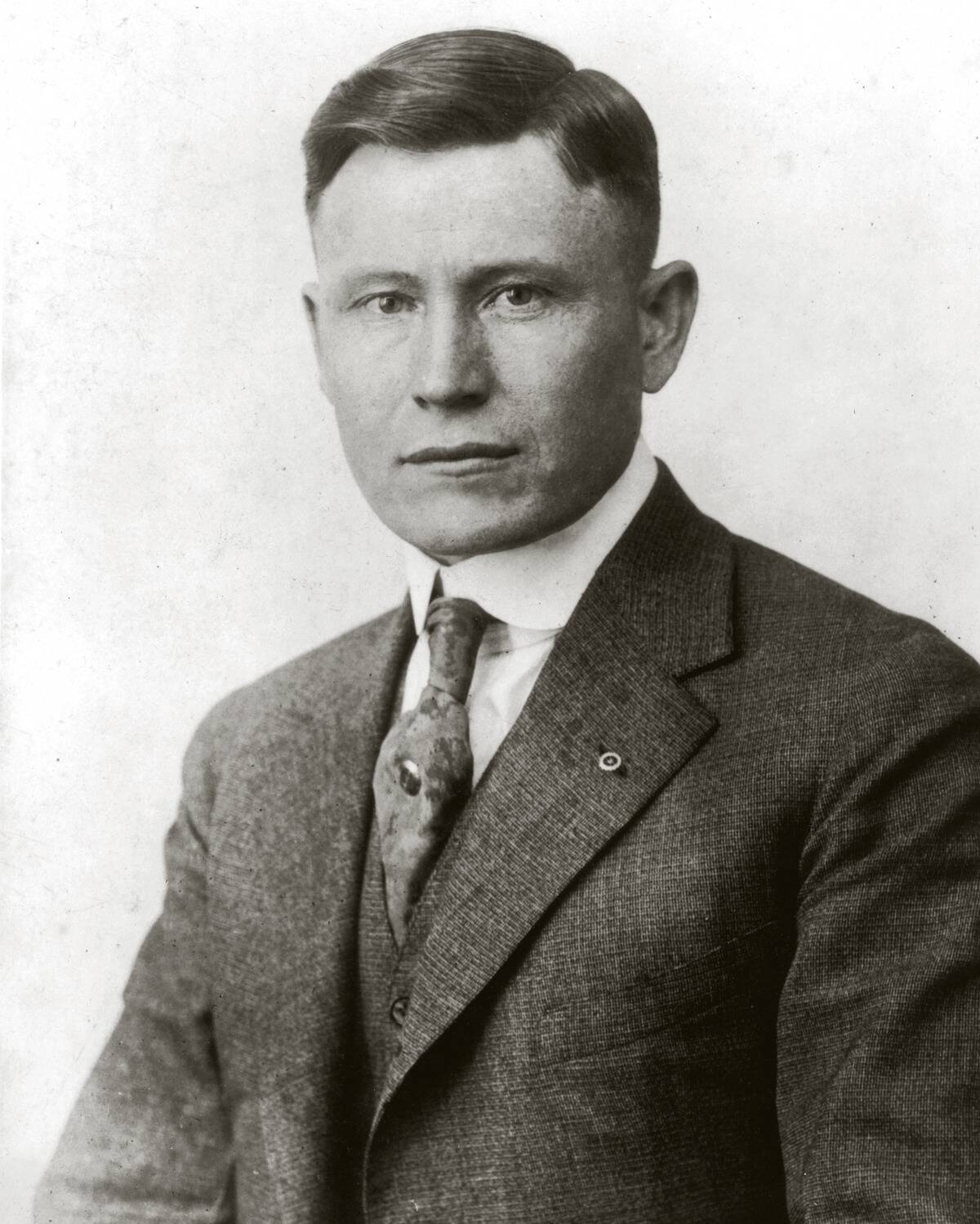 Harland_Sanders_(circa_1914)