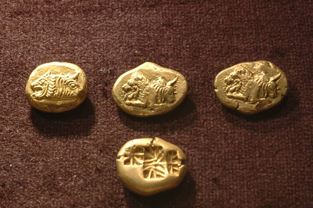 Izmir_Archaeology_museum_Greek_coins_5810