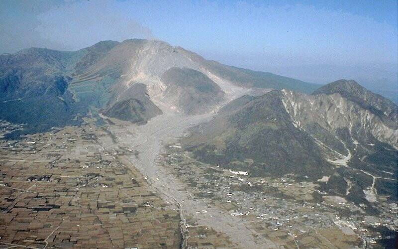 Unzen_pyroclastic_and_lahar_deposits