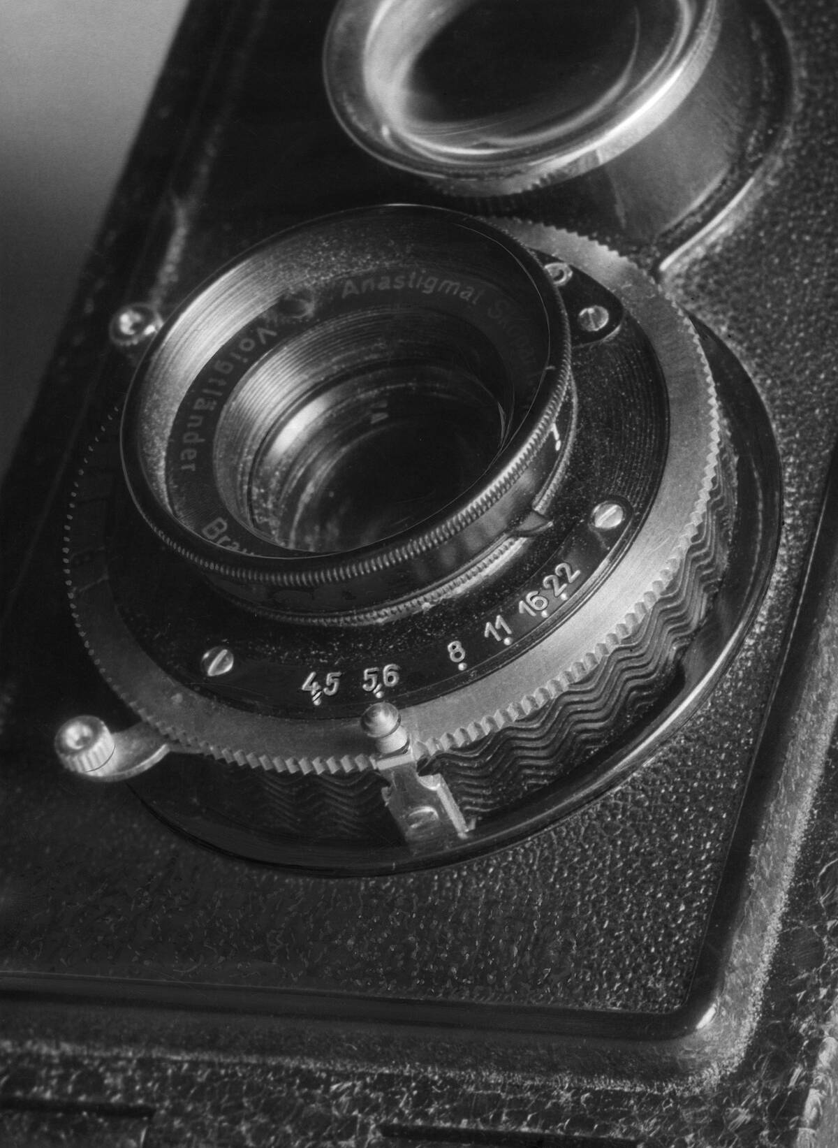Aperture of a Voigtlaender camera - Photographer: Max Ehlert- Published by: 'Hier Berlin' 27/1937Vintage property of ullstein bild