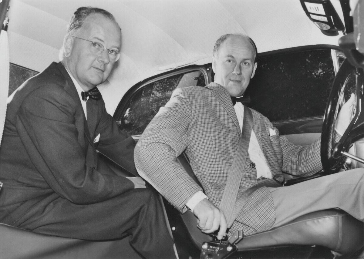 Car safety. Nils Bohlin to the right, 1920-2002. Swedish engineer and the man behind the development o...