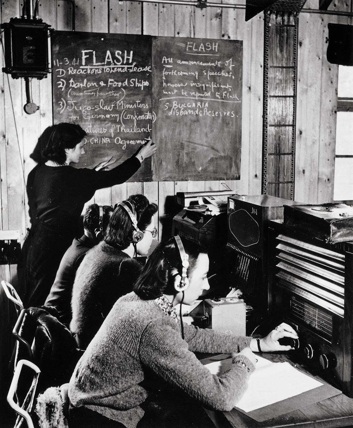 Monitoring foreign radio broadcasts at the BBC during WWII, c 1940
