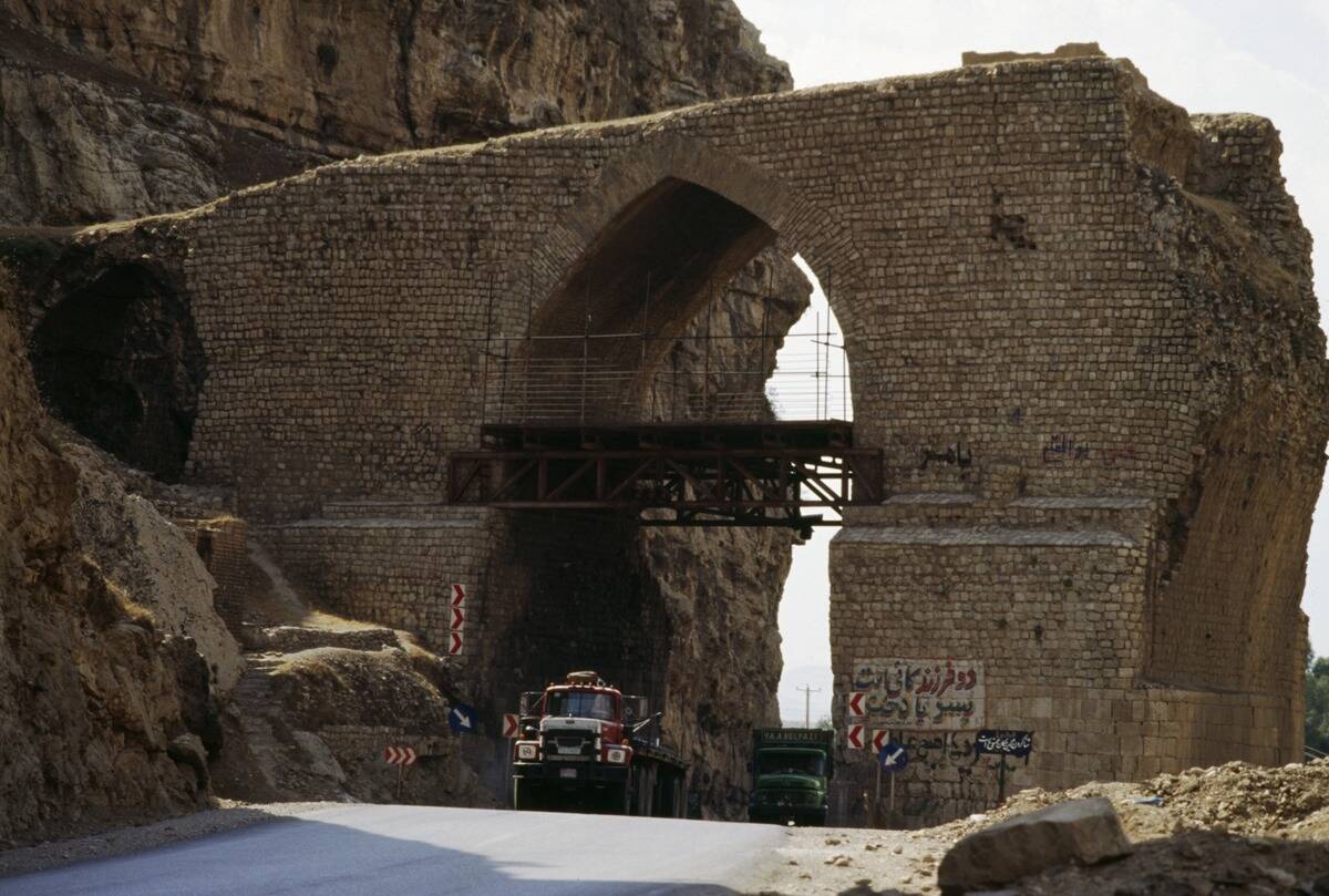Ruins of Pol-e Dokhtar bridge