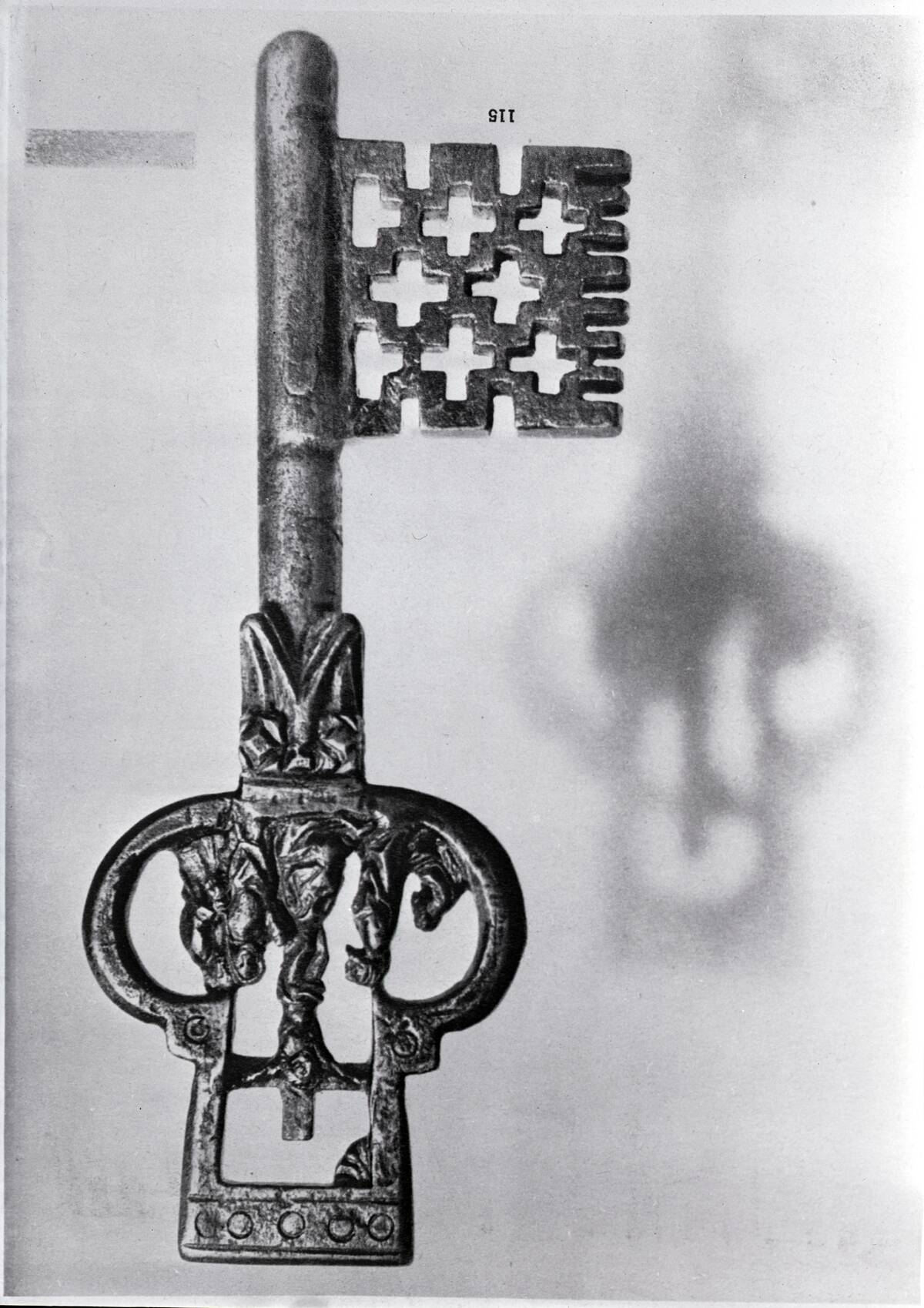 Skeleton Key W/Crucifixion On Handle