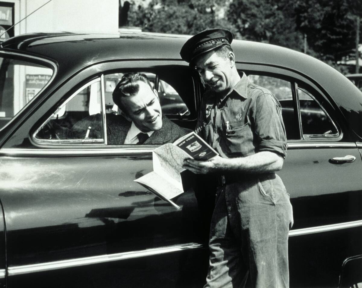 1940s MAN GETTING ASKING...