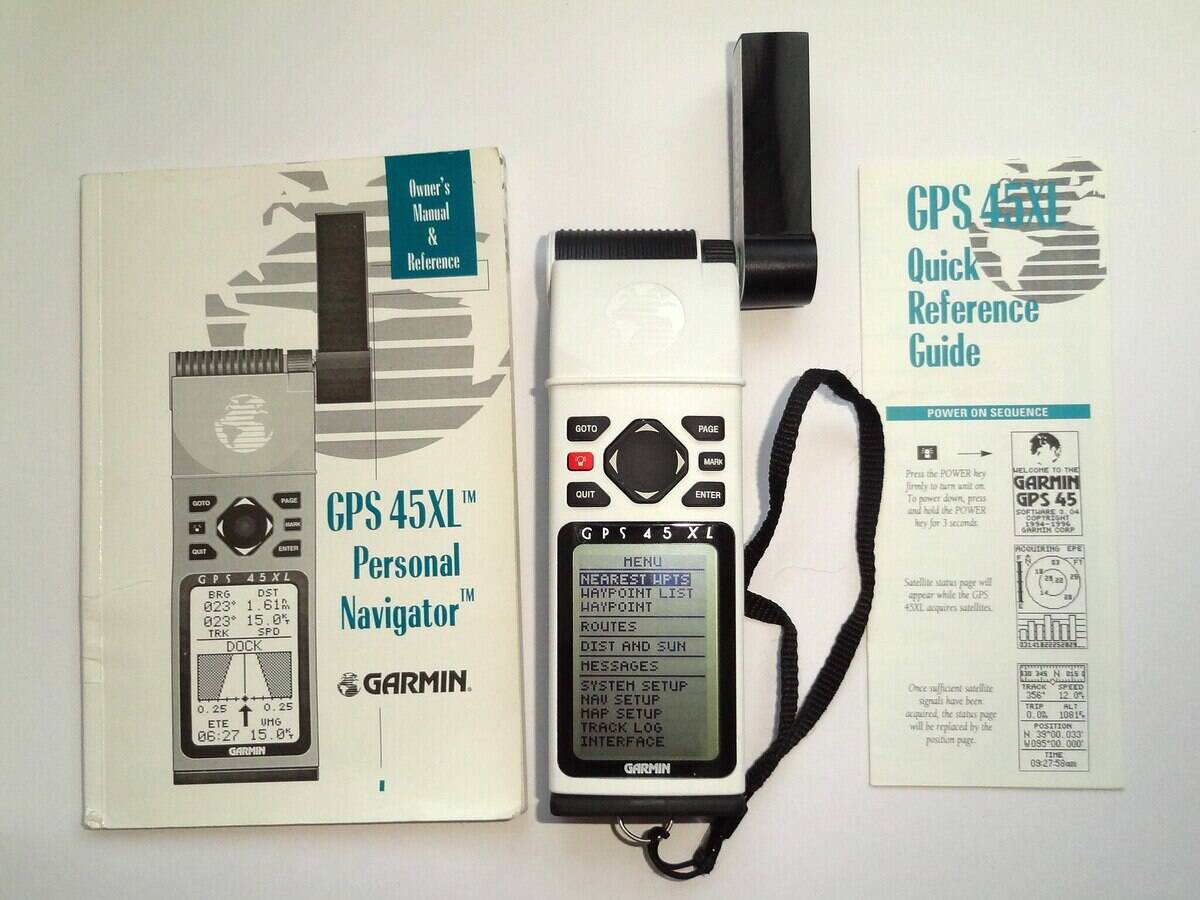 2048px-Garmin_GPS_45XL_97