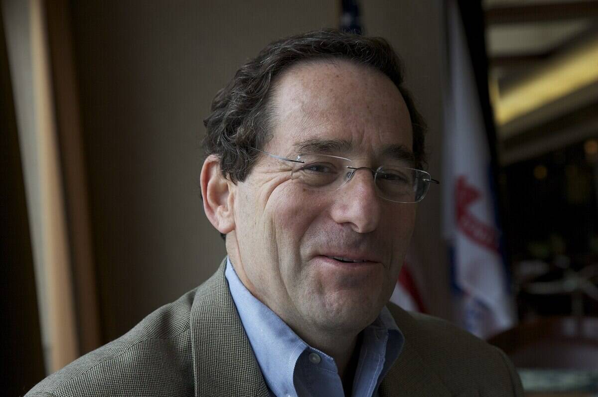 2048px-Robert_Rosenthal_(15615136528)