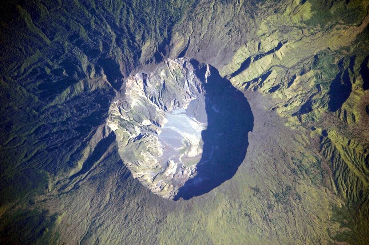 Mount_Tambora_Volcano,_Sumbawa_Island,_Indonesia