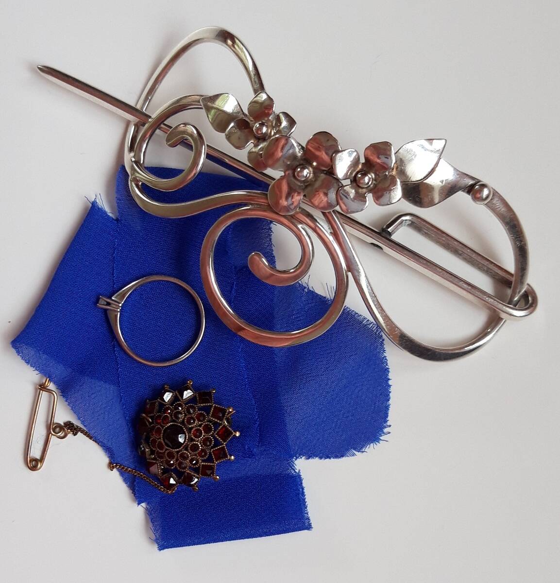 Something_old_something_new_something_borrowed_something_blue_(cropped)