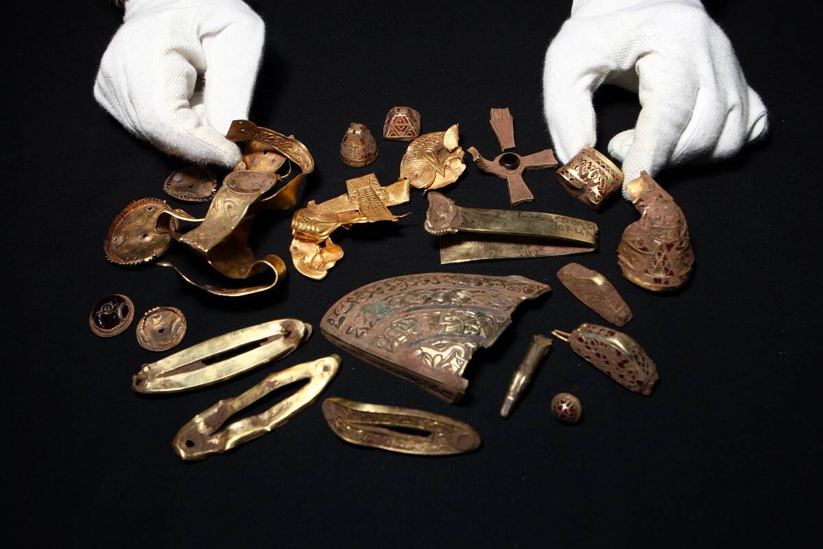 Anglo-Saxon hoard found in Staffordshire