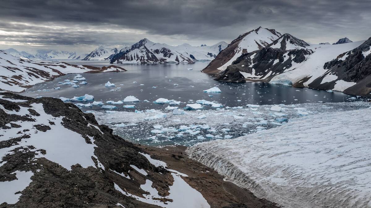 Antarctic glacier melt threatens sea levels