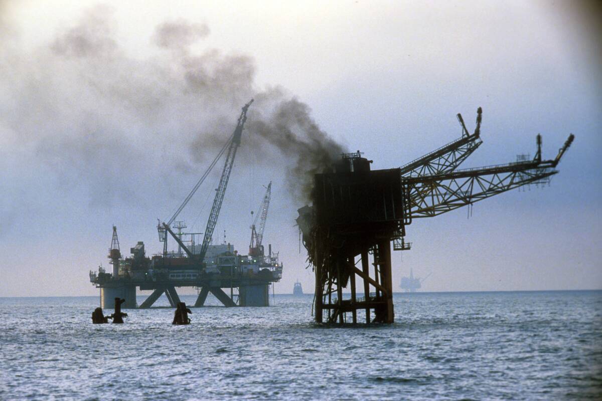 Disasters and Accidents - Piper Alpha Oil Rig Fire - North Sea - 1988