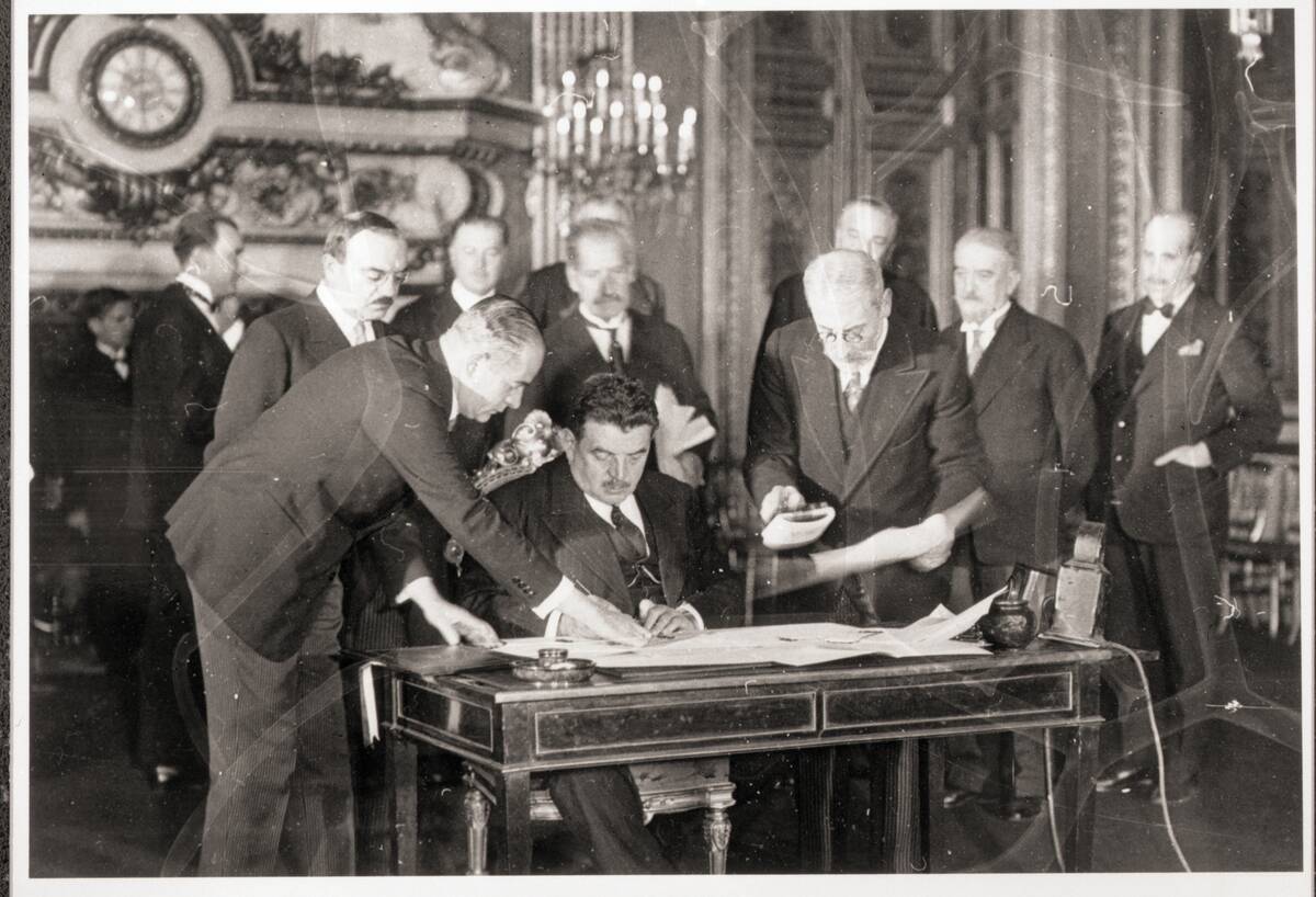 France and Russia Sign Non-Agression Pact