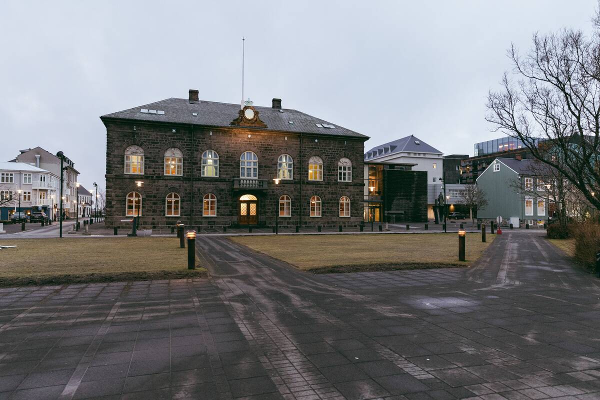 Icelandic Economy As Finance Minister Seeks Budget Cuts