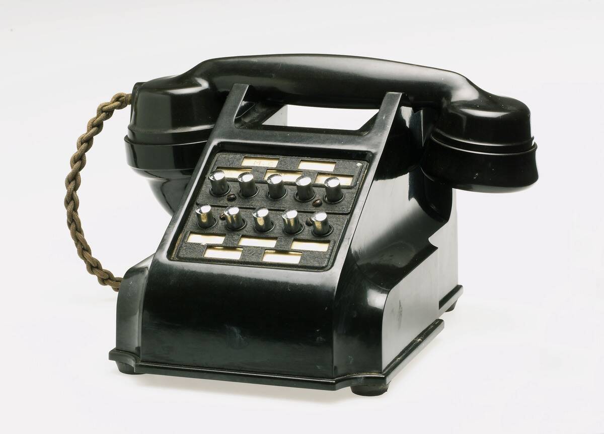 Intercommunicating telephone with ten selector buttons, 1950.