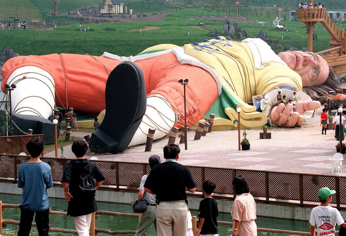 JAPAN-GULLIVER-2