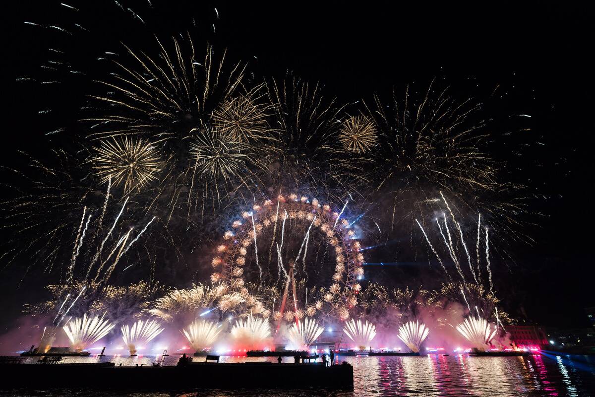 London celebrates the New Year with fireworks display