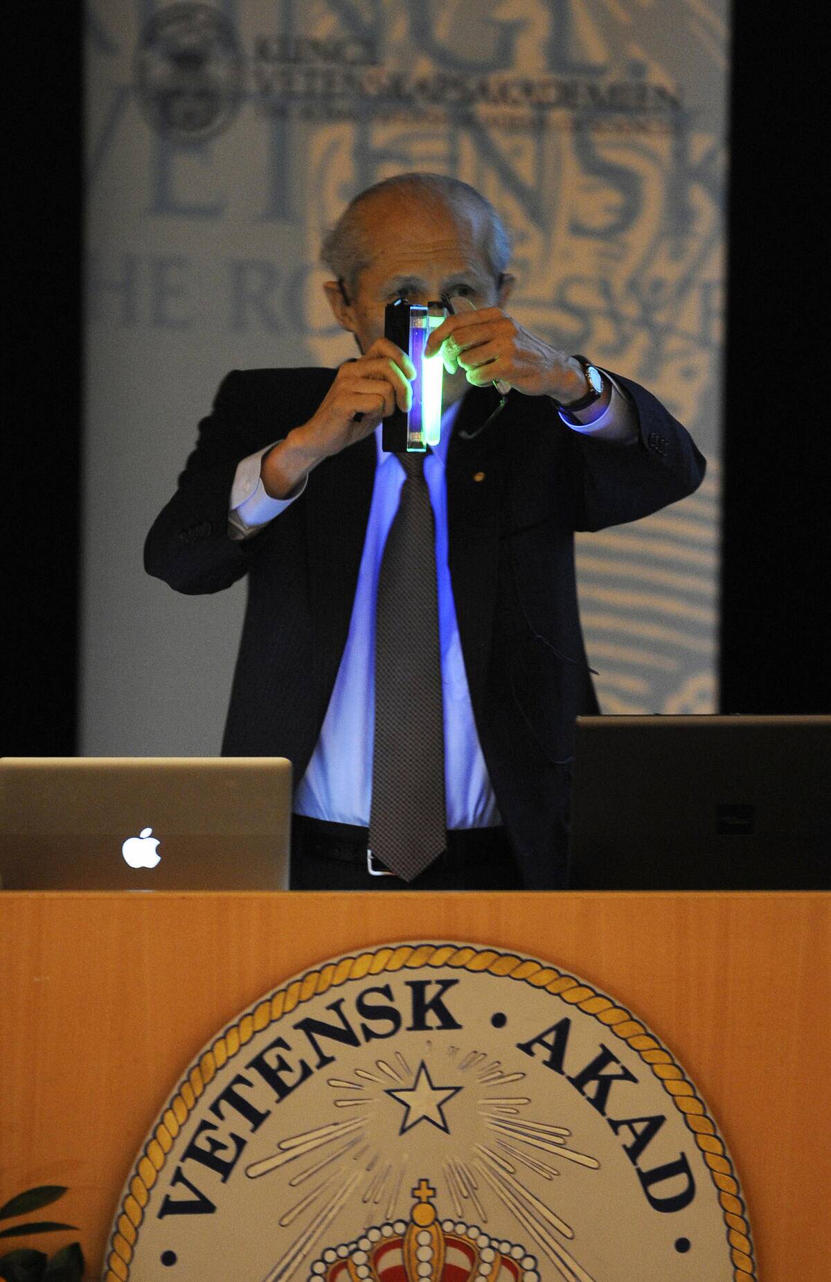 One the joint Nobel prize winners in Che