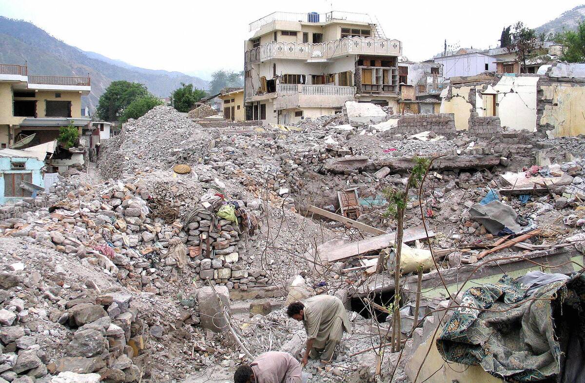 Pakistani Kashmiri earthquake survivors