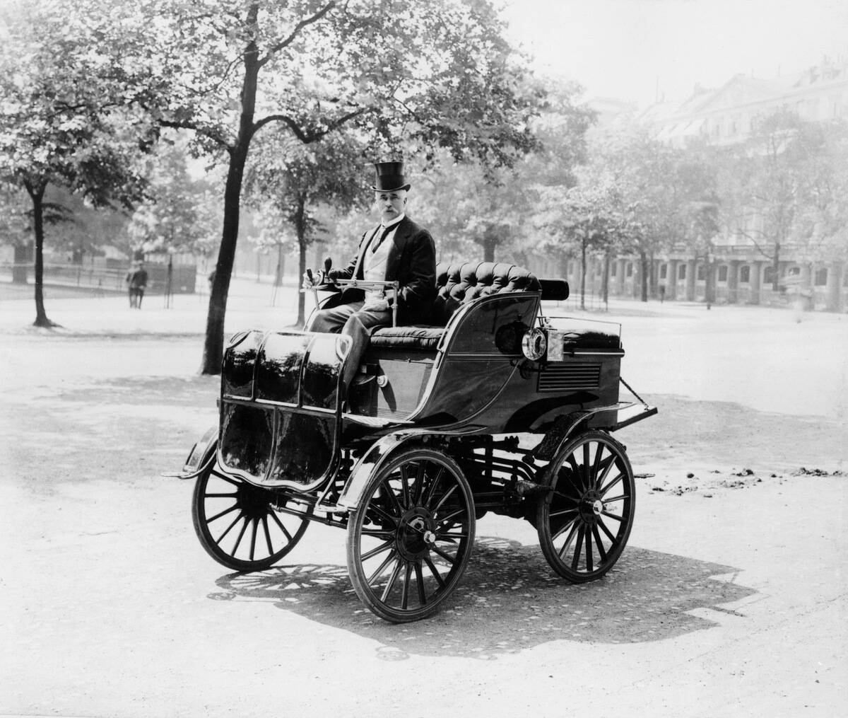 Roger Wallace in his electric car, 1899.