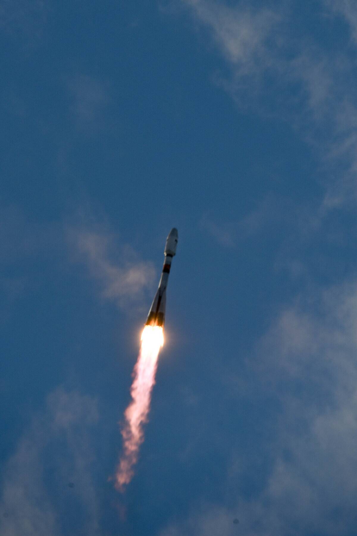 Soyuz VS14 Carrying Sentinel 1B Satellite Launched