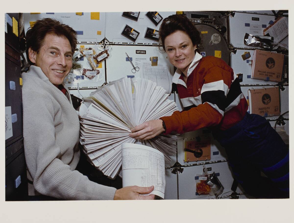 STS-67/Astro-2 Space Shuttle Endeavour