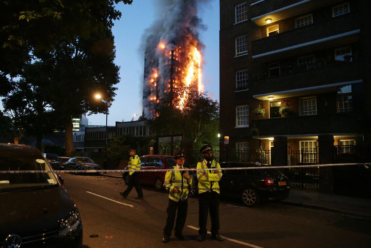 TOPSHOT-BRITAIN-INCIDENT-FIRE