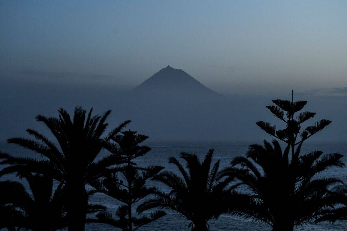 TOPSHOT-PORTUGAL-AZORES-EARTHQUAKE-VOLCANO