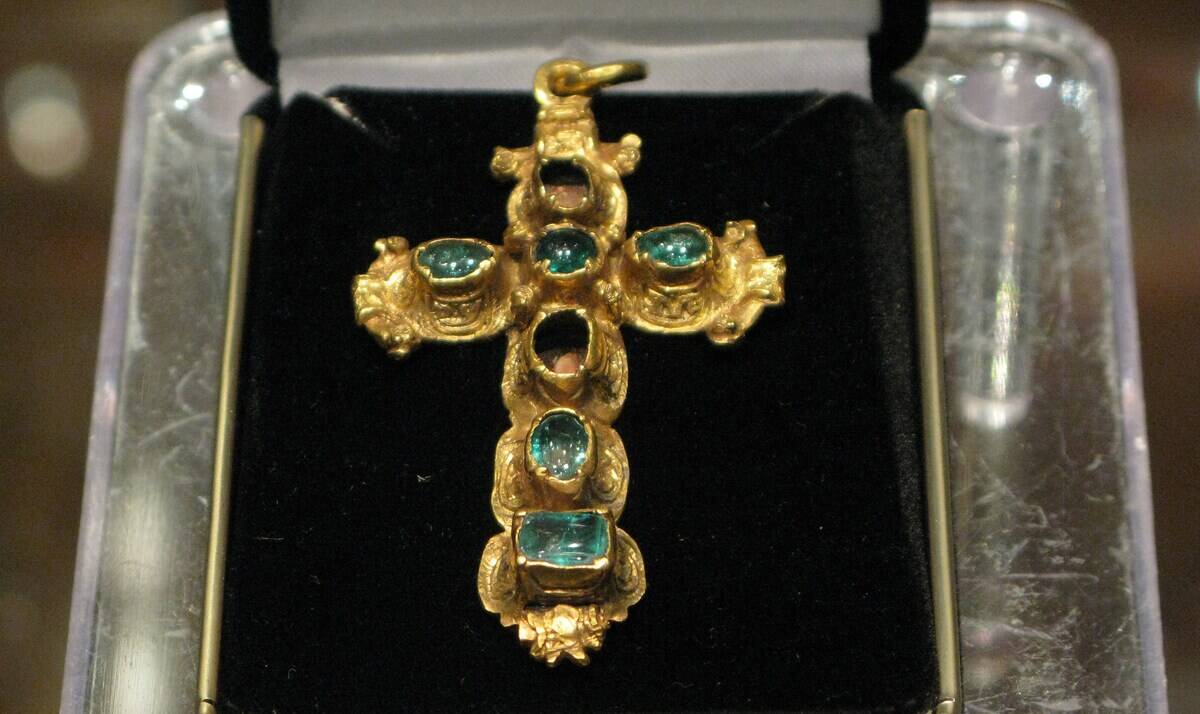 US-AUCTION-GUERNSEY-TREASURE