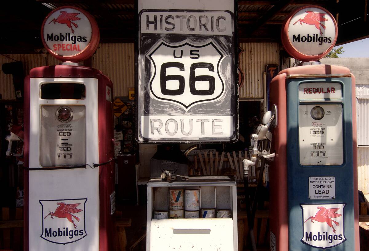 USA - Tourism - Arizona Roadside - Route 66 Gas Station