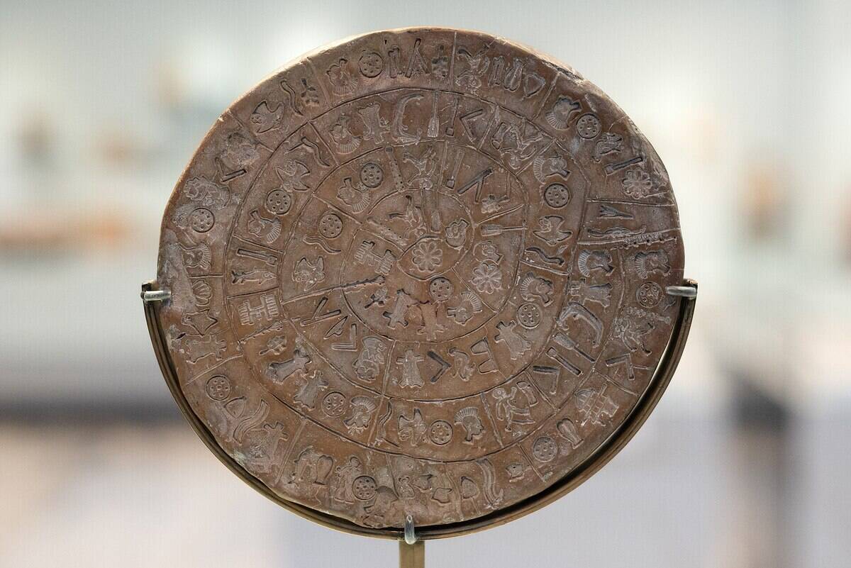 Phaistos_Disc_—_Side_A