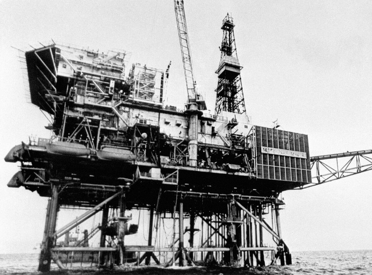 Accidents & Disasters - Explosion/Fire - Piper Alpha Oil Rig Disaster - North Sea - 1988