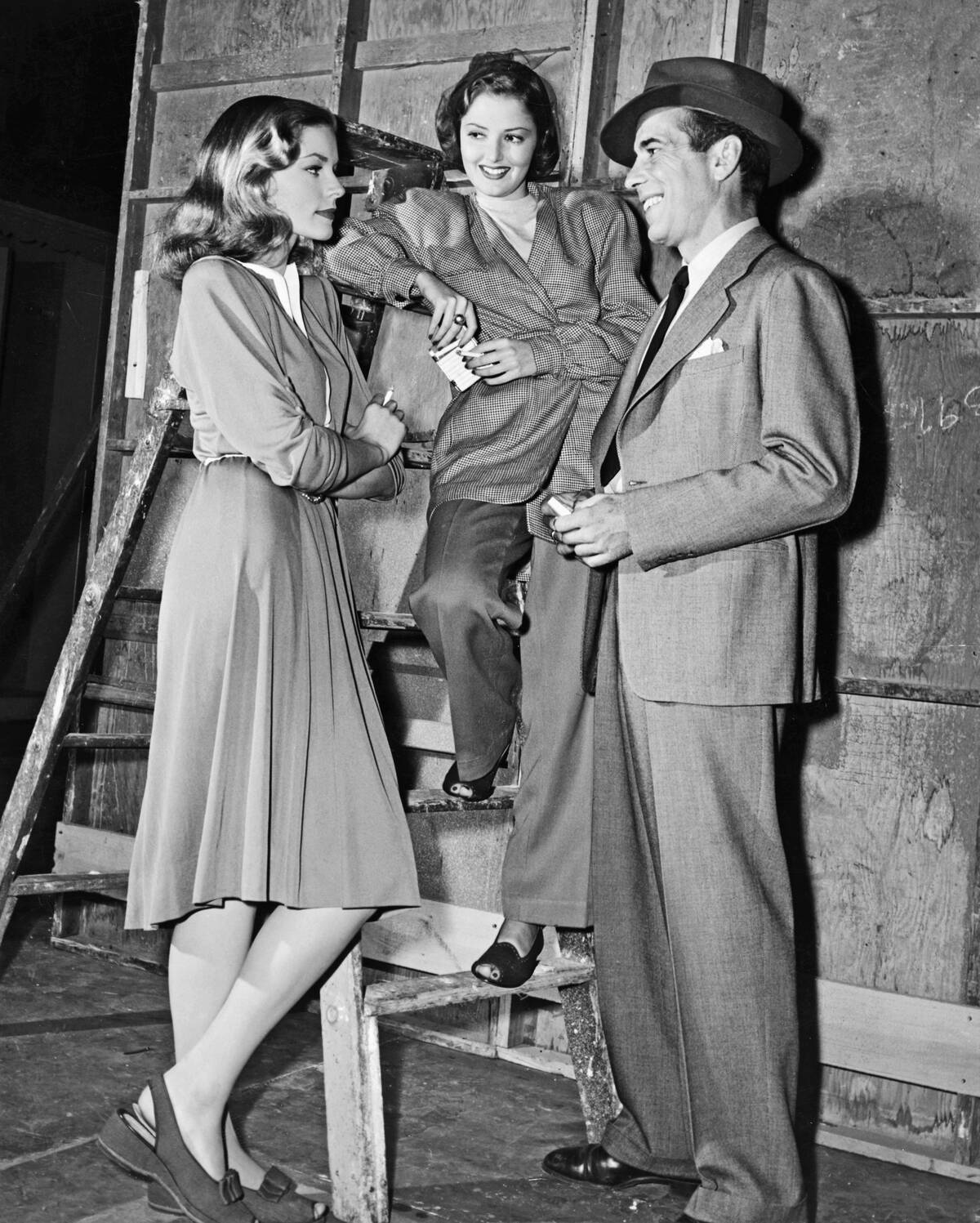L. Bacall, H. Bogart & M. Vickers On Set