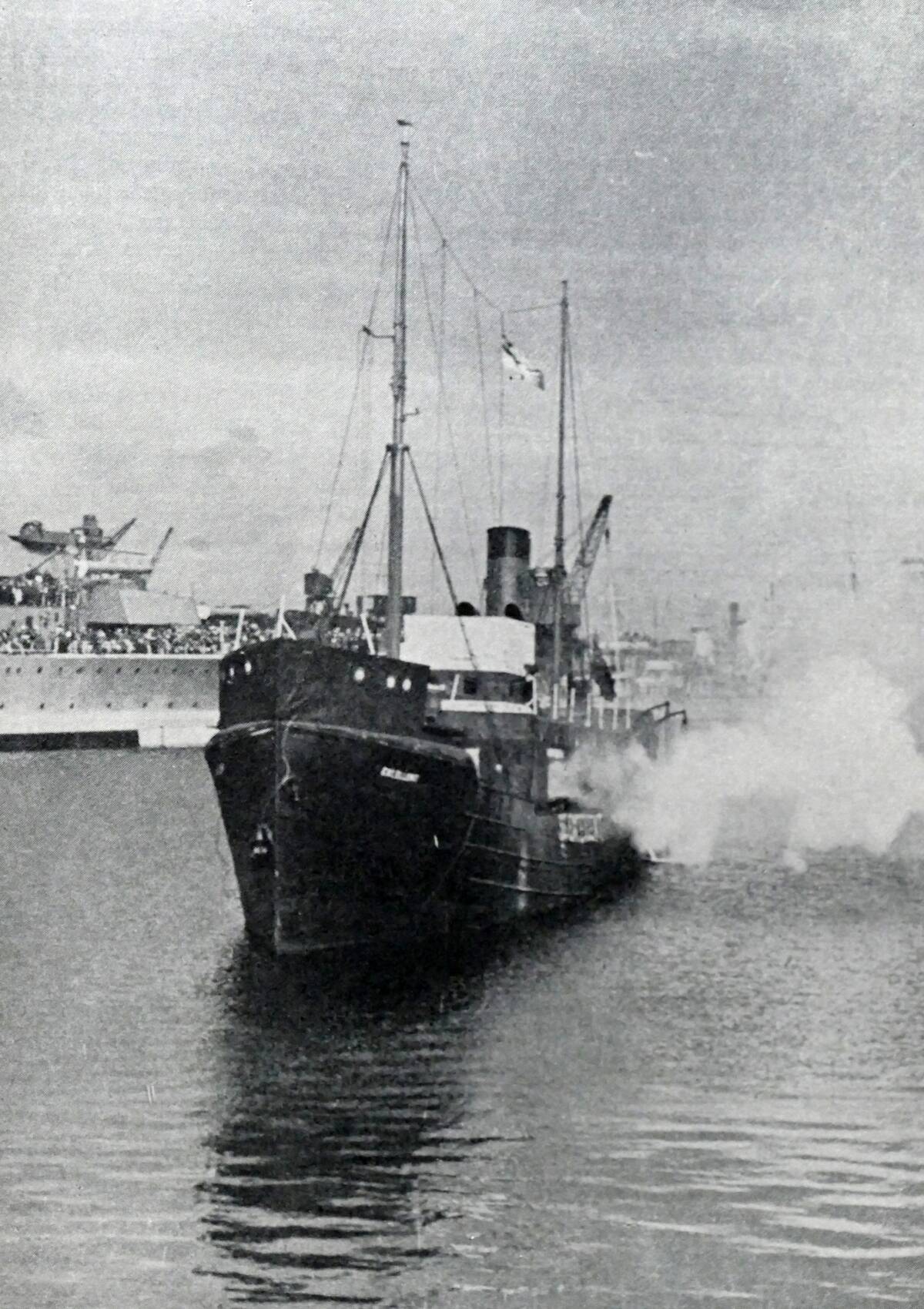 Q-ship, designed to lure submarines into making surface attacks, during the First World War.