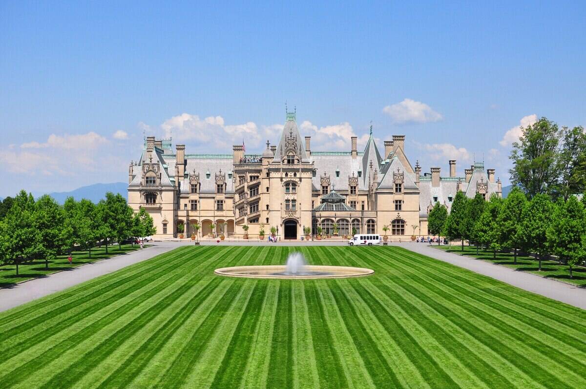 3840px-Biltmore_Estate,_2012