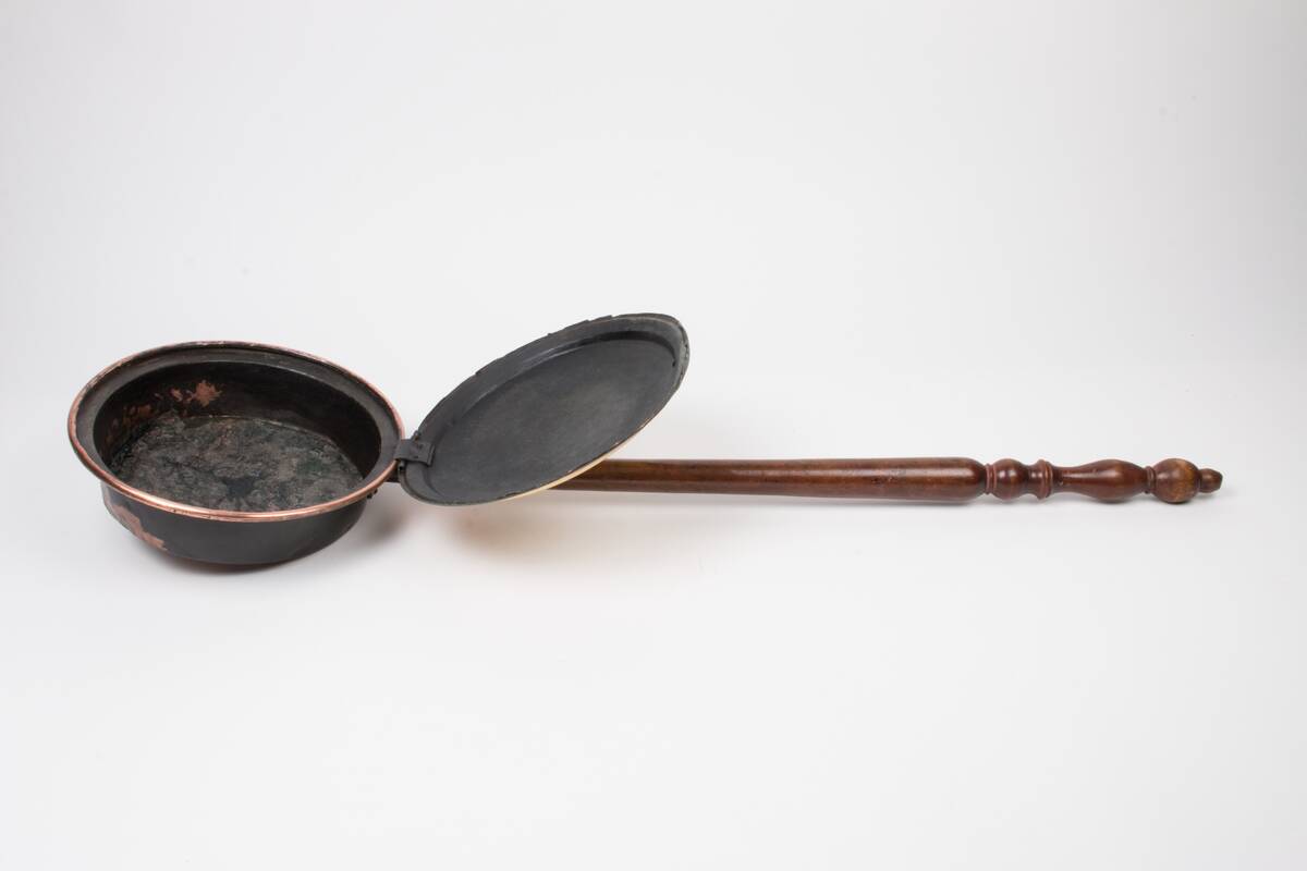 Bed_warmer_(AM_1965.78.84-4)